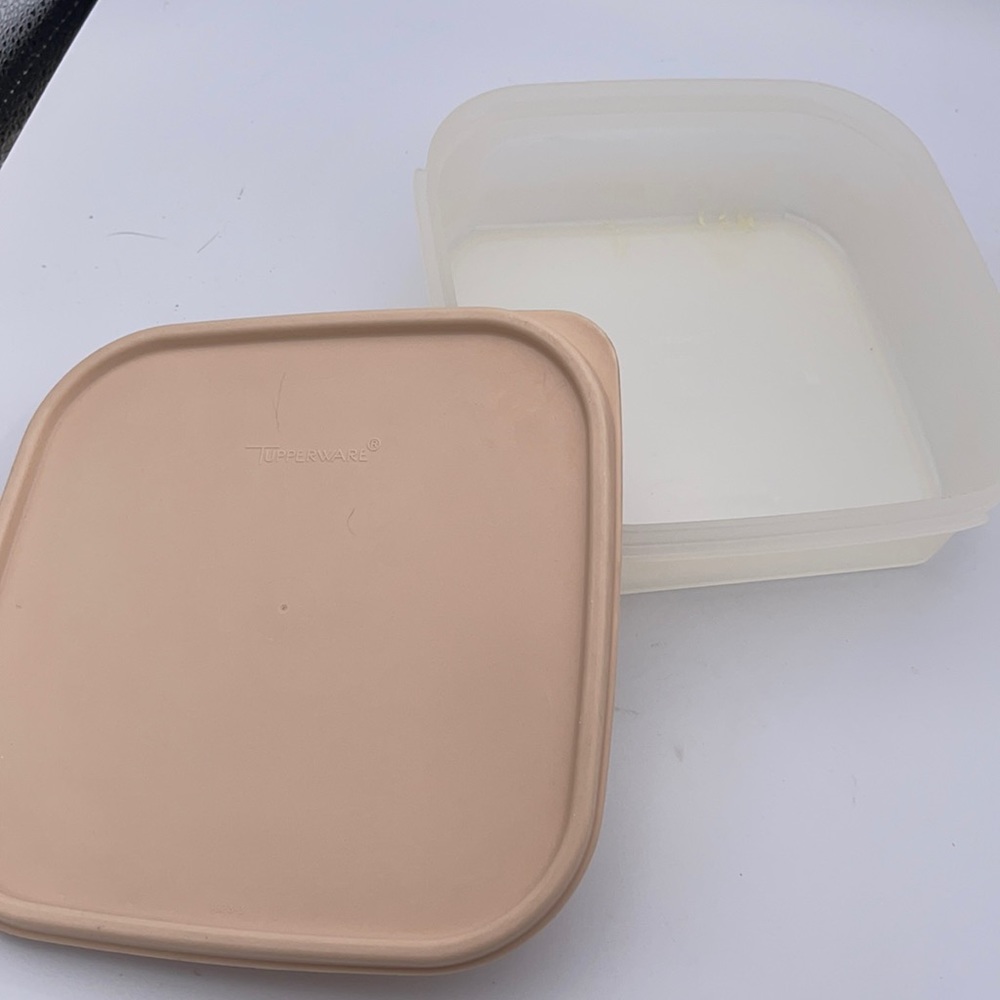 Tupperware modular mate square 1 with light tan lid Used